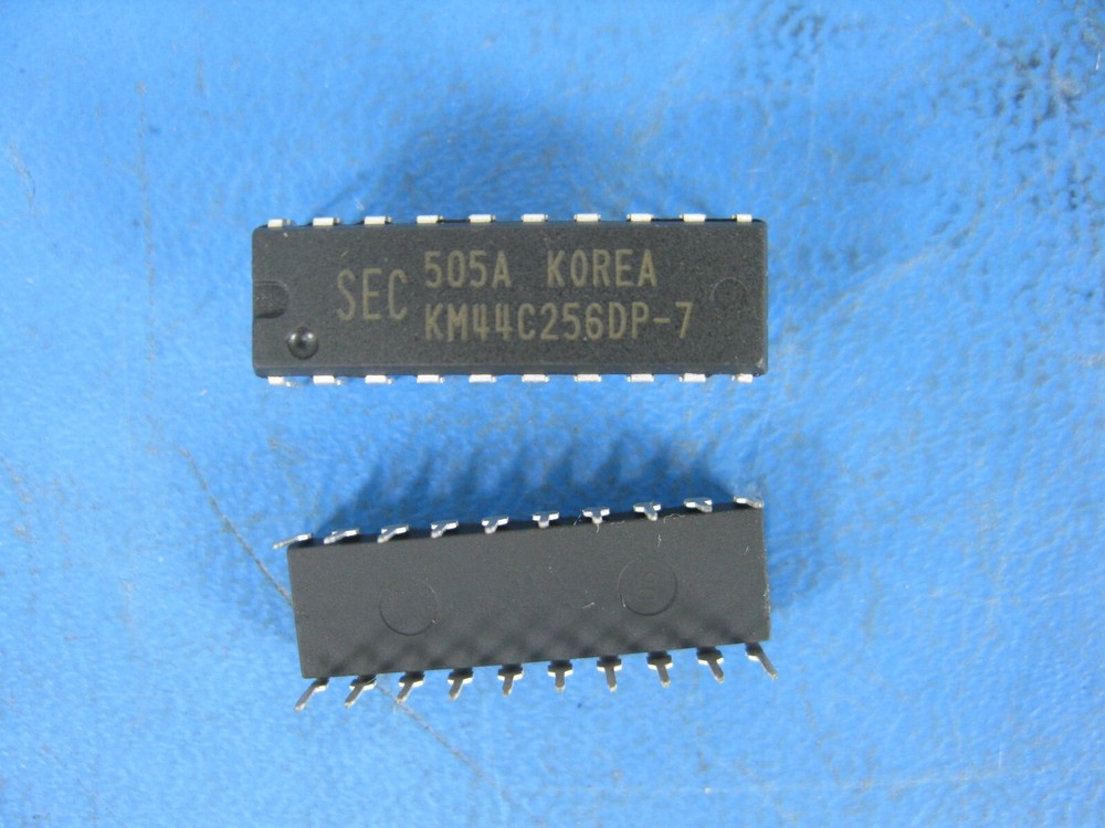 (1) KM44C256DP-7 256K X 4 BIT CMOS DRAM W/ FAST PAGE MODE DIP-20 SOCKET PULLS