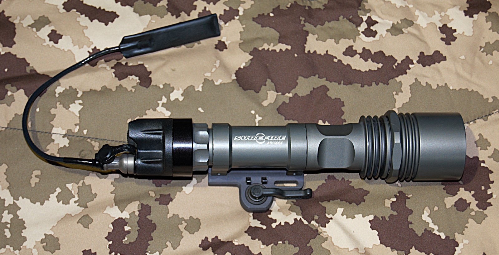 Surefire M962 Tactical Weapon Light w/ A.R.M.S. #17 Wingless Mount Old Gen