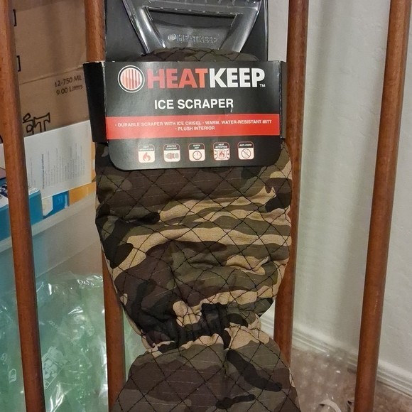 HEATKEEP Camoflage design  Ice Scraper Mitt