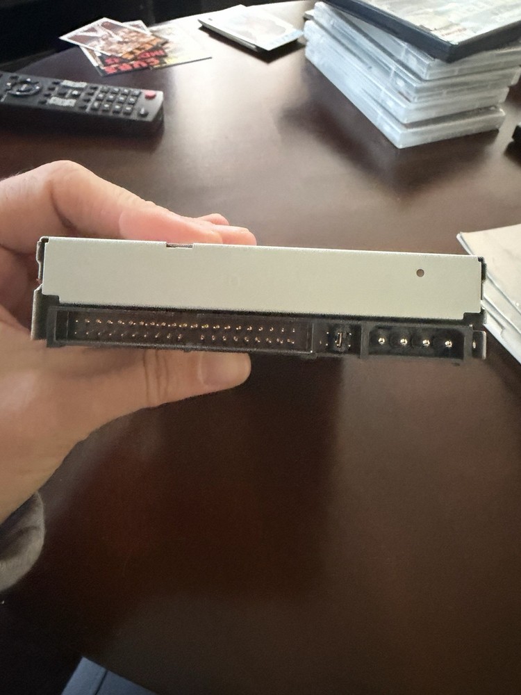 Iomega ZIP 100 Internal IDE ATAPI 3.5" Zip Drive Model Z100ATAPI Beige