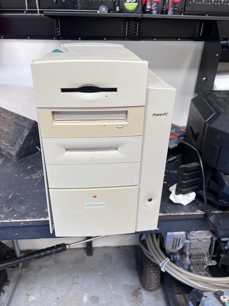 Vintage Apple Power Macintosh G3 PowerPC M4405 Desktop Computer - (Powers On)
