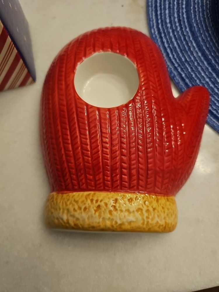 Mitten T-lite Holder