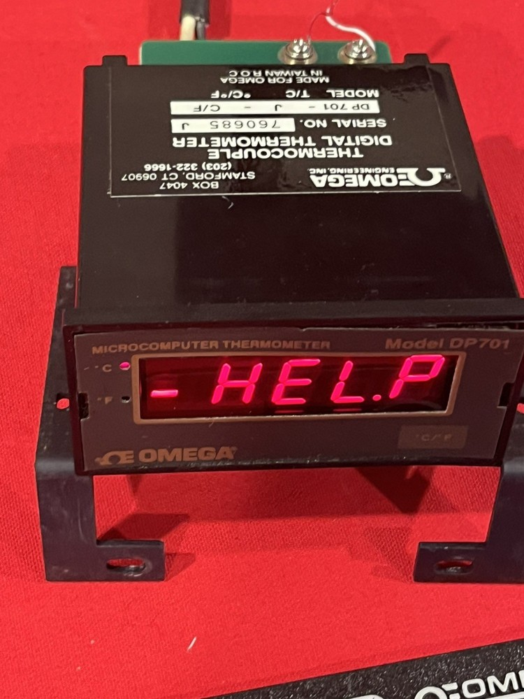 Omega DP701 Microcomputer digital Thermometer Readout