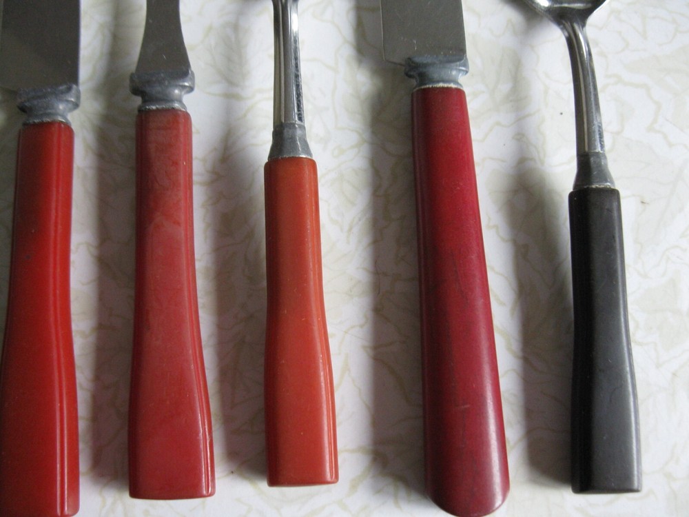 MIXED LOT BAKELITE FLATWARE 20PCS. STAINLESS