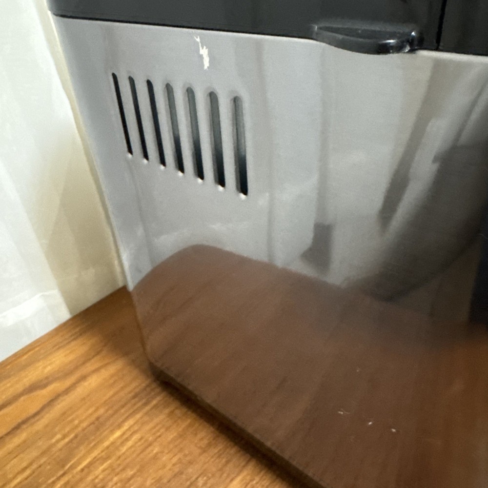 Frigidaire EBRM100 2LB Stainless Steel Bread Maker 15 LCD Display Programs