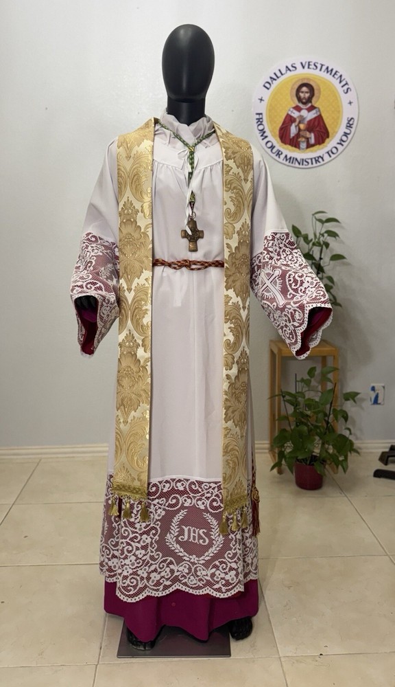 GOLD GOTHIC DAMASK VESTMENT CHASUBLE & STOLE