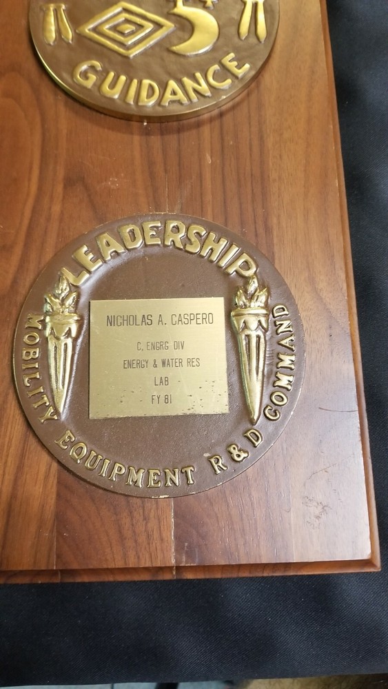 US ARMY RESEARCH & DEVELOPMENT & ACQUISITION 1981 Brass Command 14 x 7 Plaque