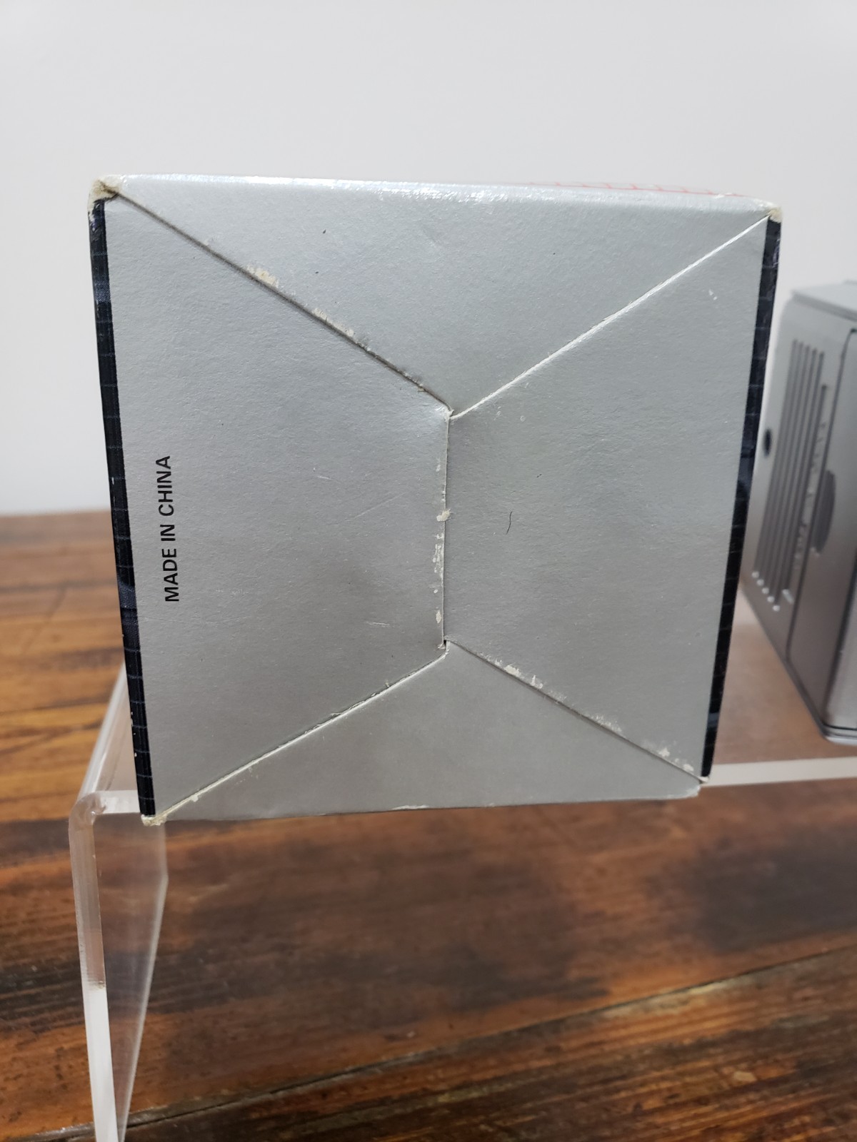 Vintage Americana Brand Battery Powered AM Cube Radio in Box, Works