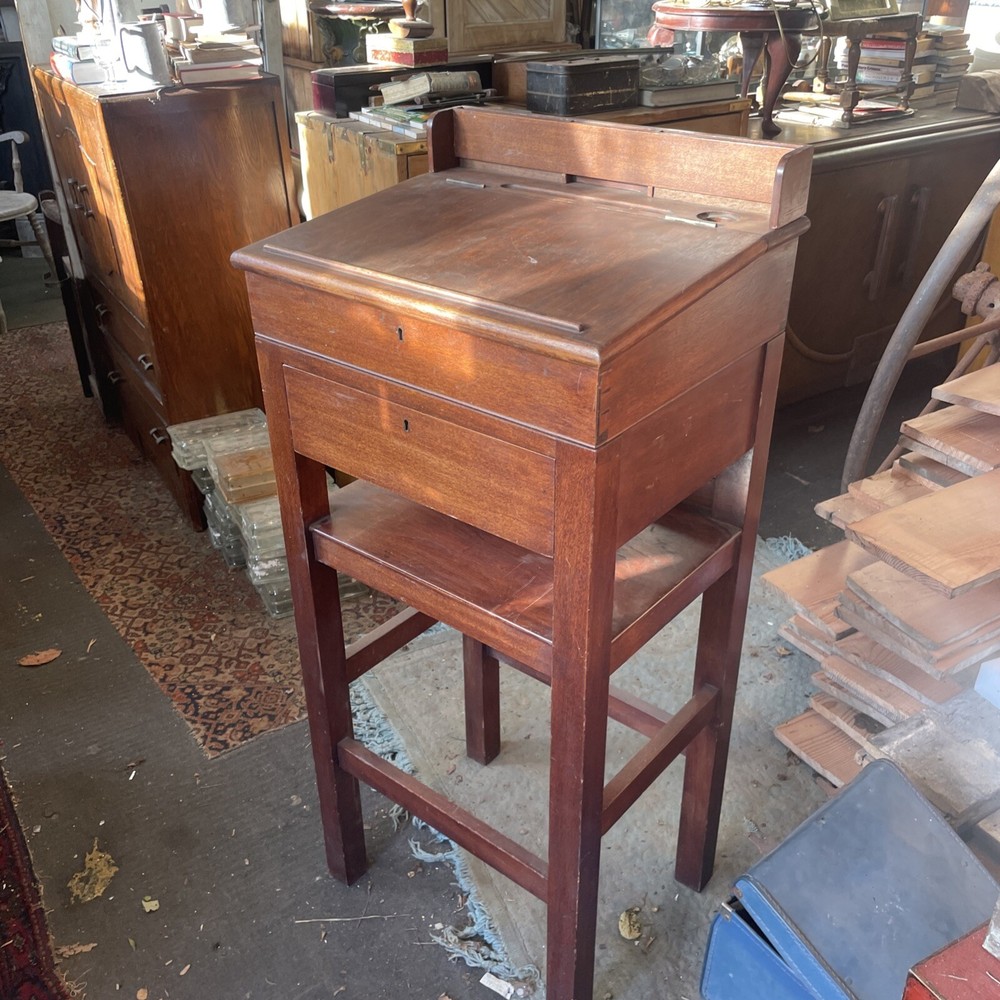 A Lecturn /desk