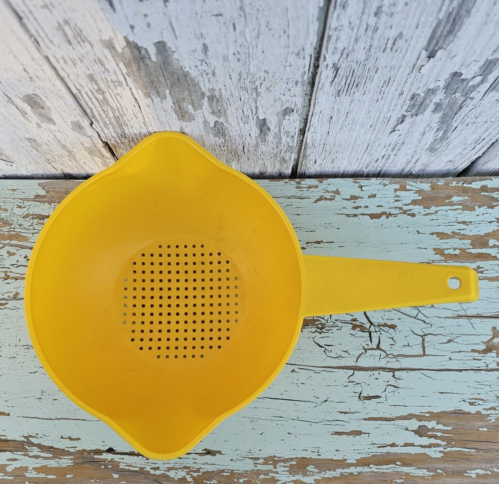 Tupperware Yellow 1-quart Colander Strainer