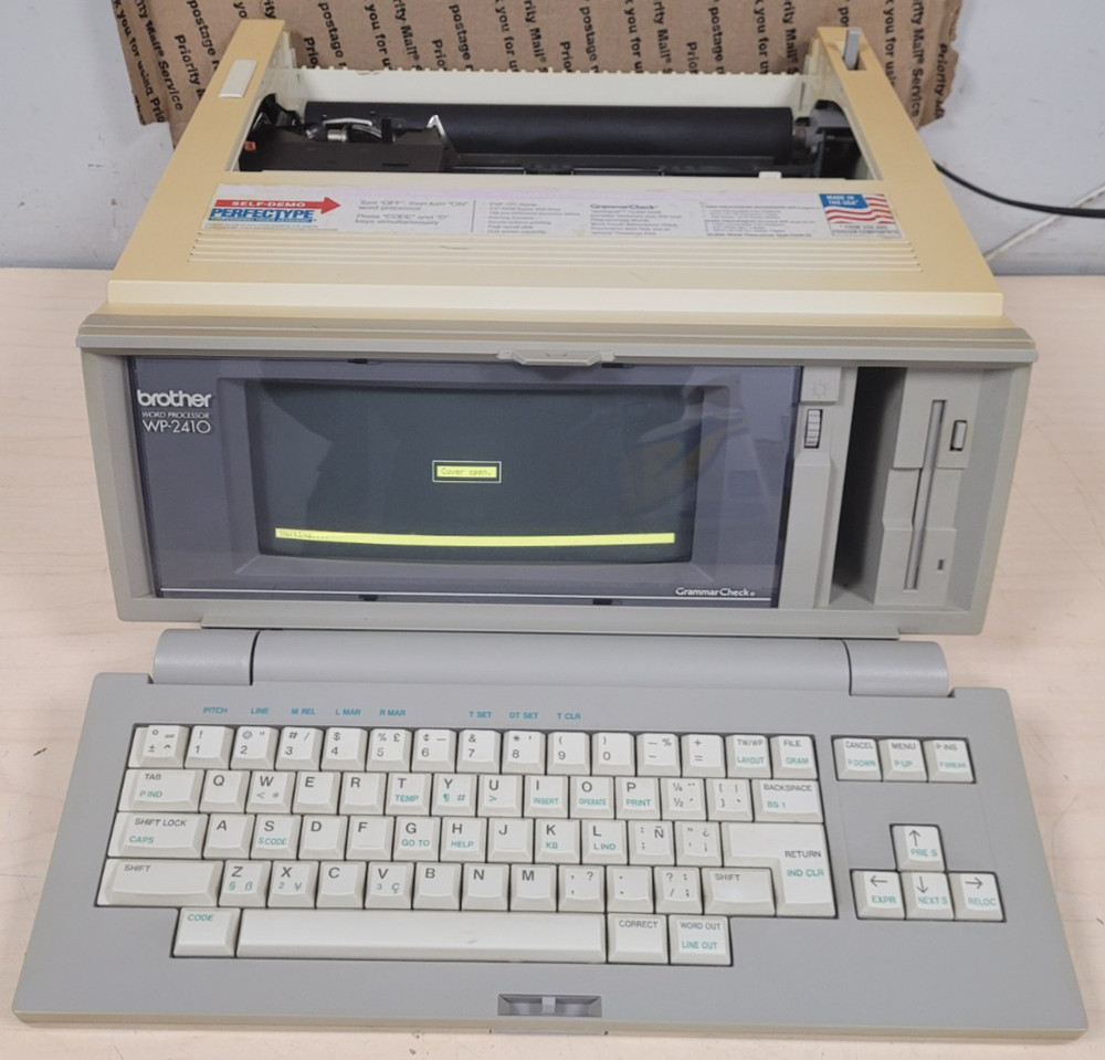 VINTAGE! BROTHERS WP-2410 WORD PROCESSOR MISSING LID (POWERS ON)