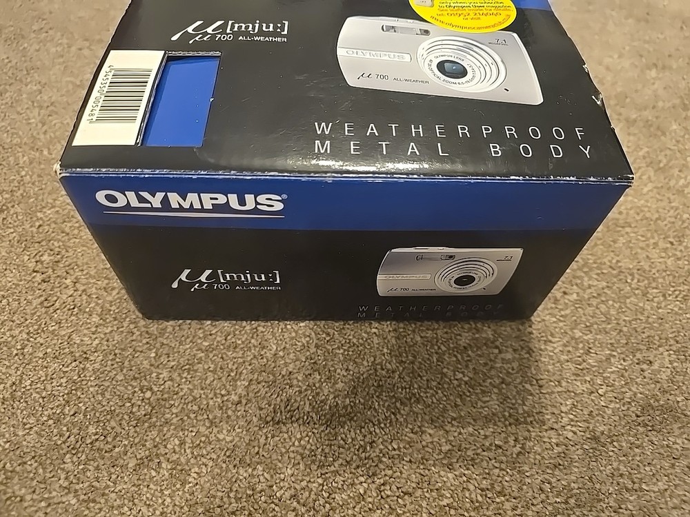 Olympus (mju) 700 digital camera NO BATTERY