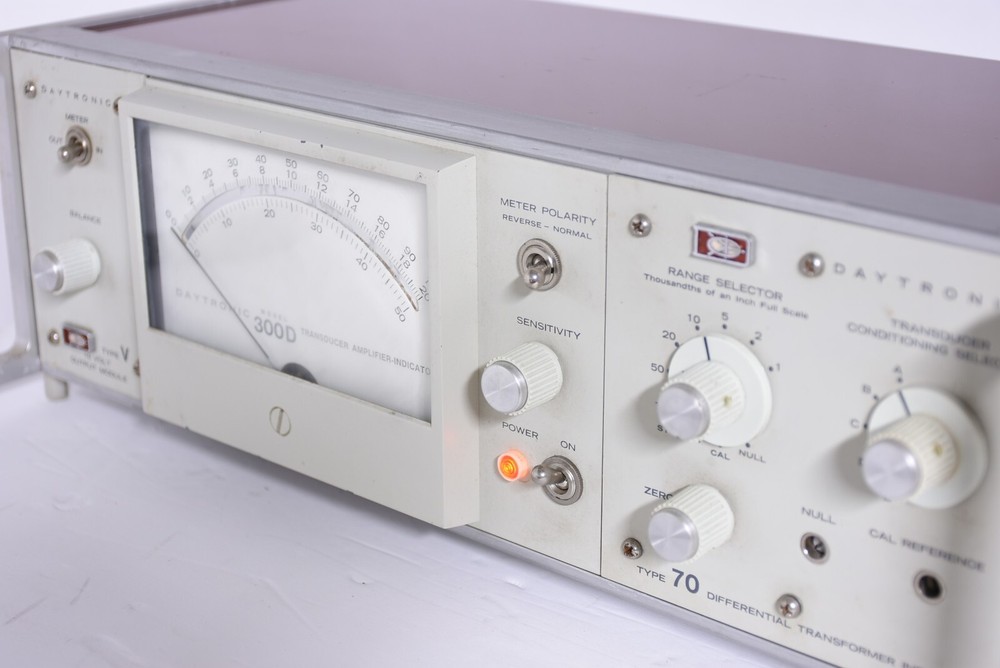 Daytronic 300D Transducer Amp Type 70 Differential Transformer Type V 10v Output