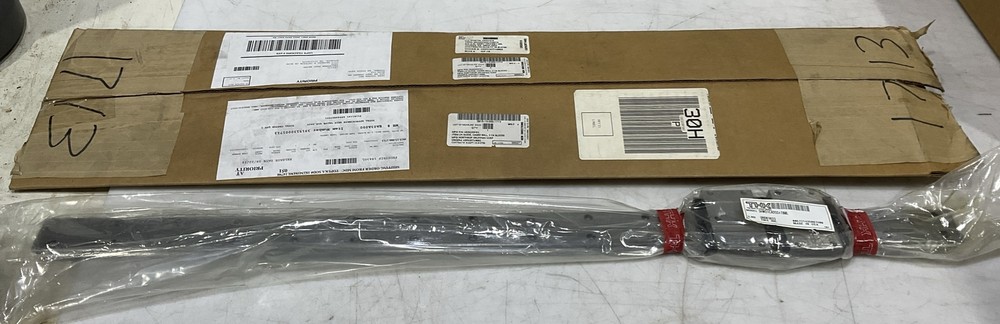 THK SHW21CA2SS+780L LINEAR GUIDE RAIL U3S