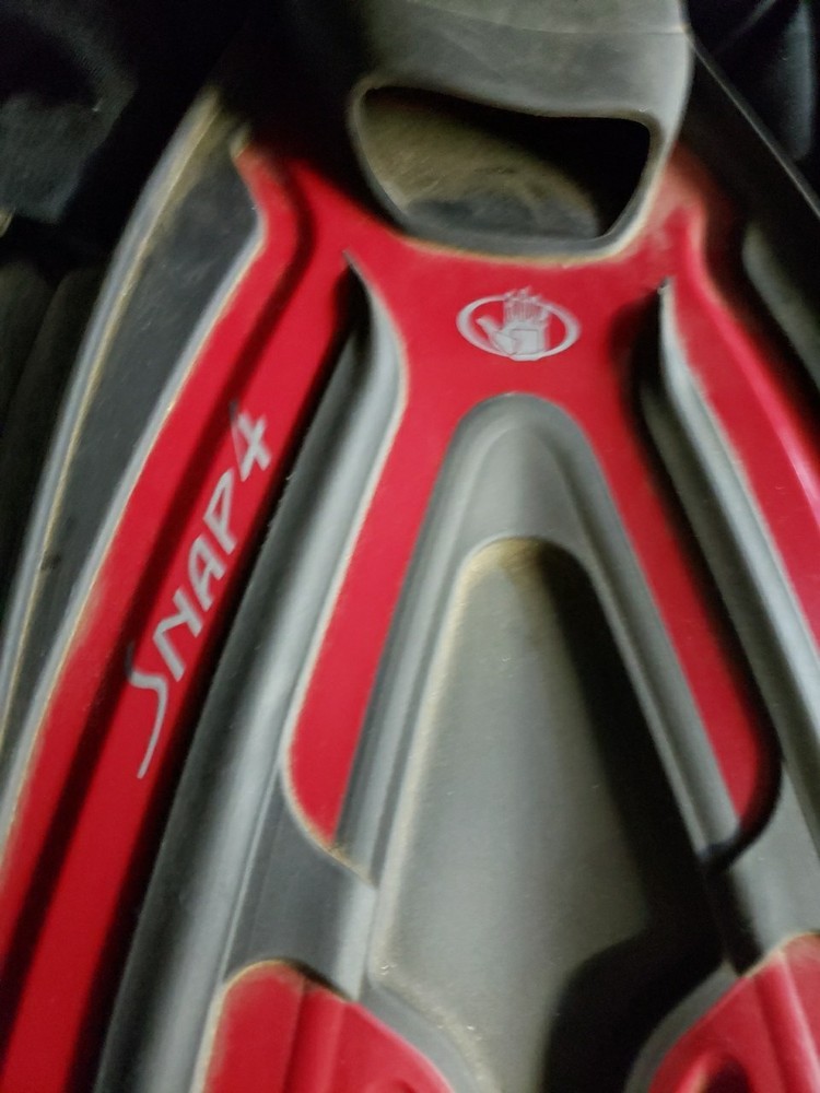 Body Glove Flippers Size Large Red