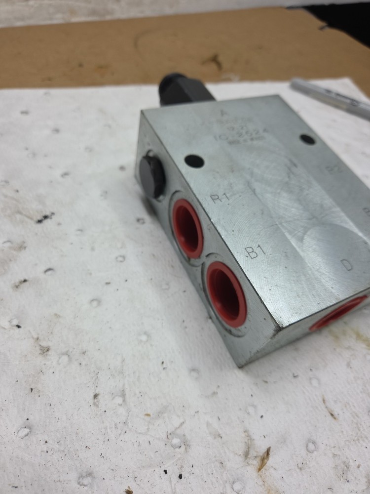 PARKER IC-2524 Hydraulic Control Valve