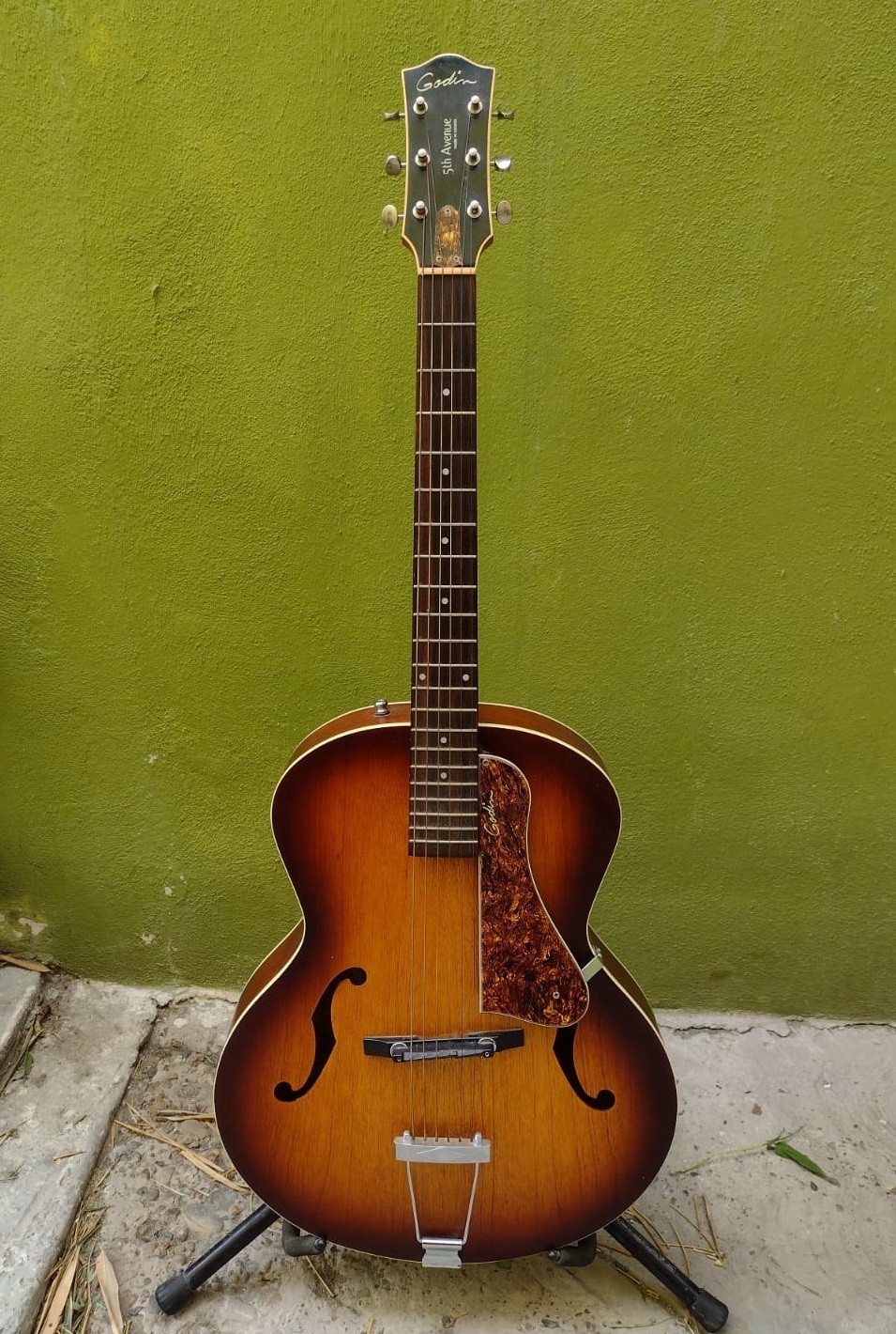 Godin 5th Avenue Kingpin Hollow body ACOUSTIC Guitar