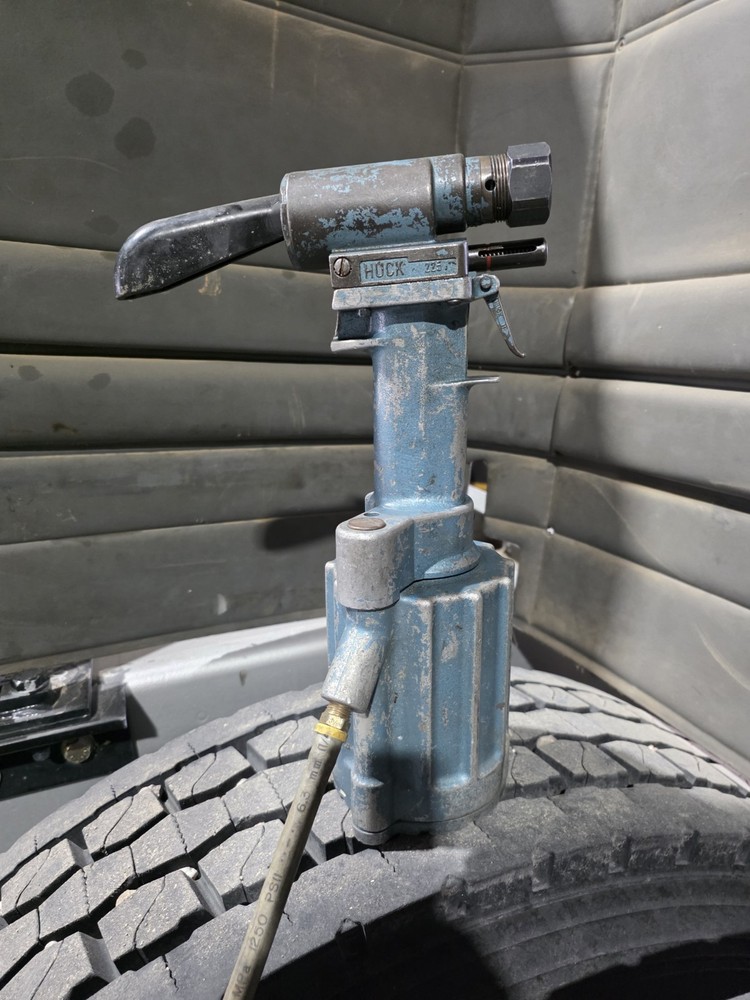 Huck Riveter 225 Lockbolt Tool Used Pneumatic Rivet Gun