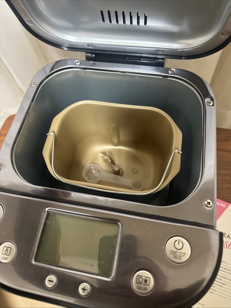 Frigidaire EBRM100 2LB Stainless Steel Bread Maker 15 LCD Display Programs