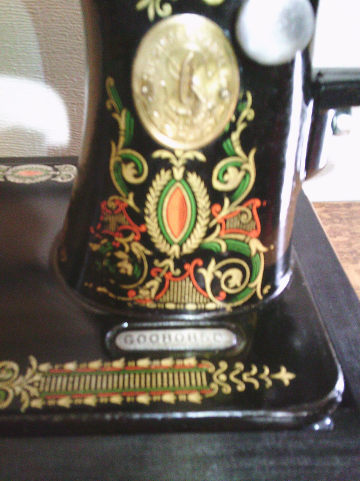 ANTIQUE SINGER SEWING MACHINE MODEL 66 'RED EYE', HAND CRANK, SERVICED