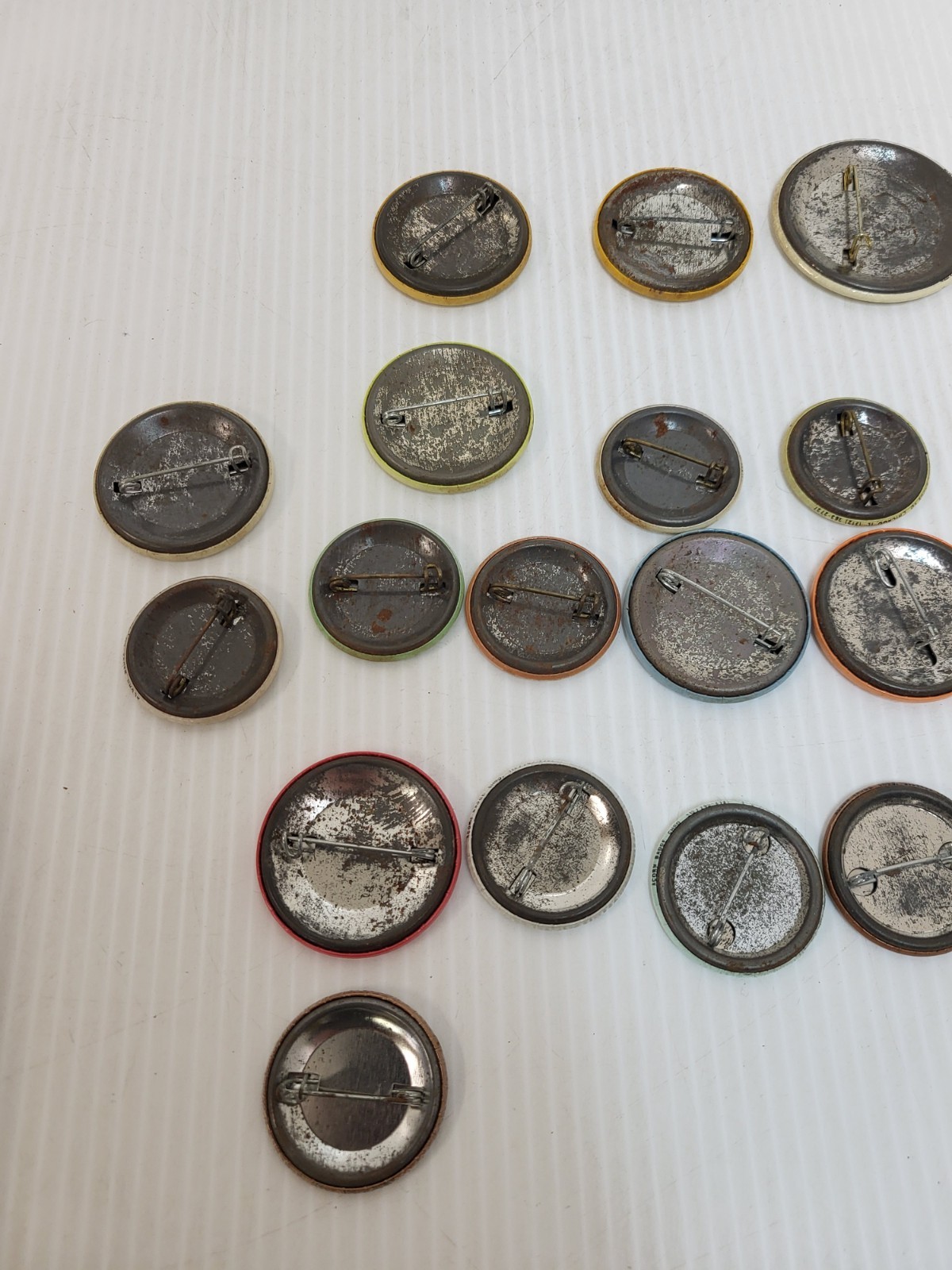 Group Of 25 Michigan Bow Hunters Buttons 80s And 90s