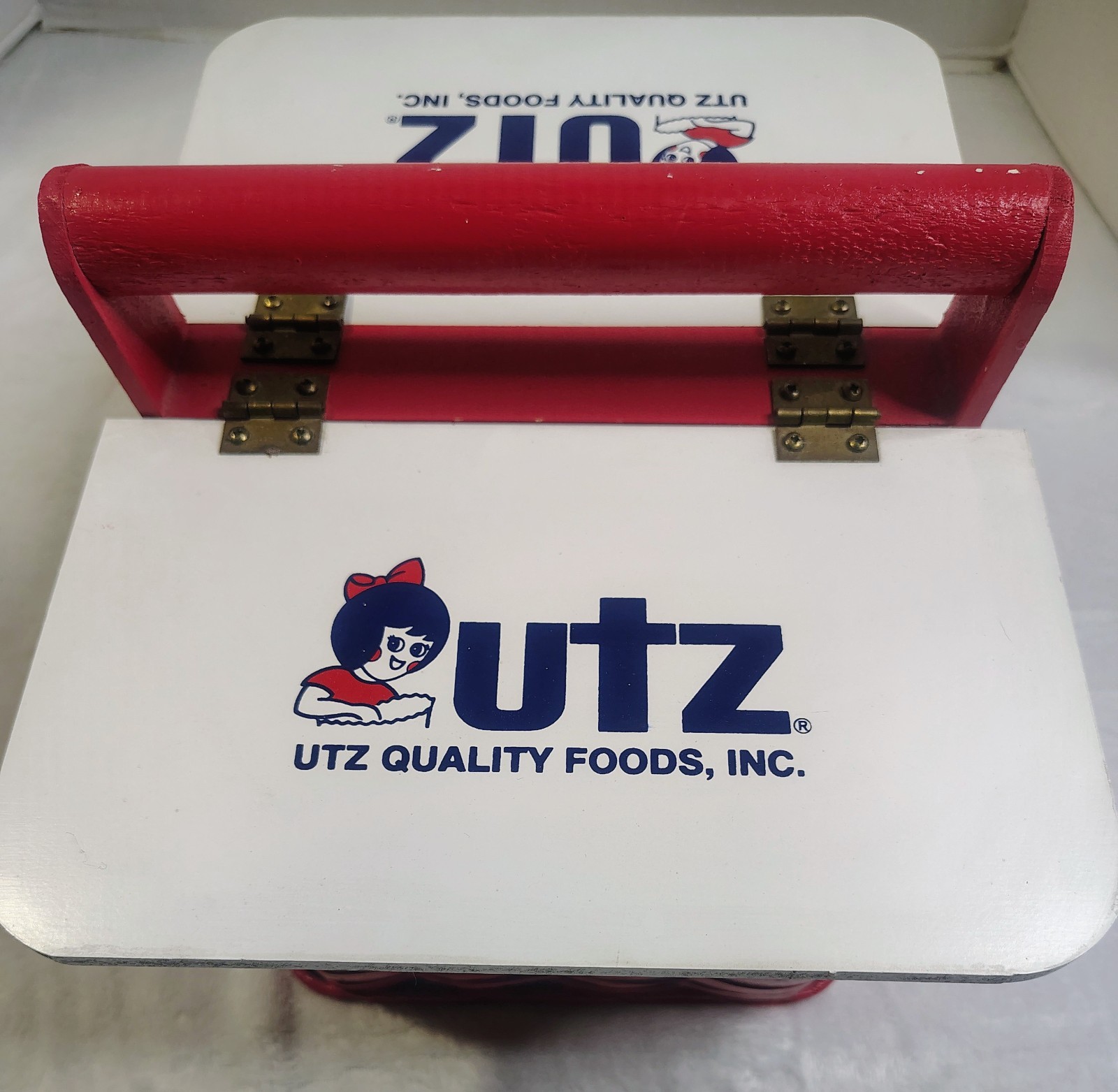 Red UTZ Quality Foods Inc Potato Chips PA Advertising Basket 12.5"x9.5"x8.5"