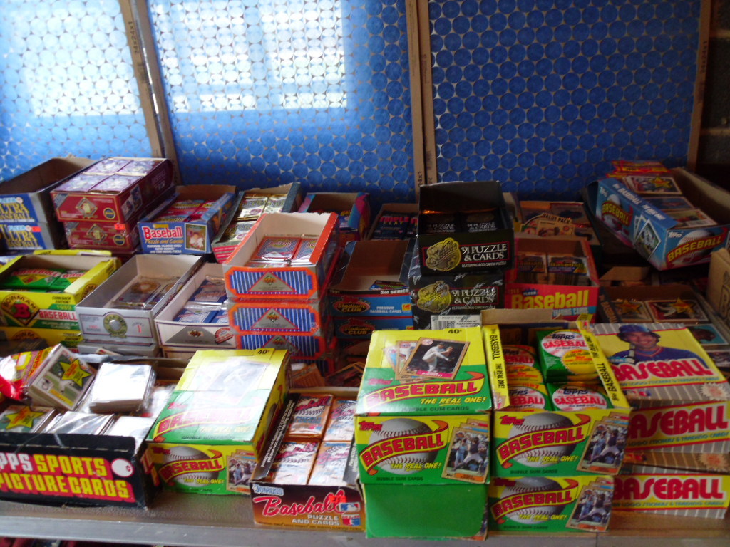 HUGE ESTATE FIND OF VINTAGE SPORTSCARDS WITH OLD UNOPENED PACKS LIQUIDATION