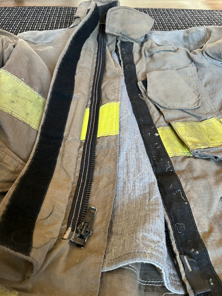 Firefighter Turnout Bunker Jacket Fire Coat Size 4232R Removable liner