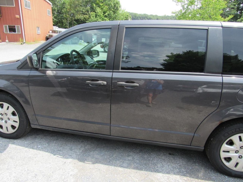 CARAVAN 2019 Glove Box 1070184
