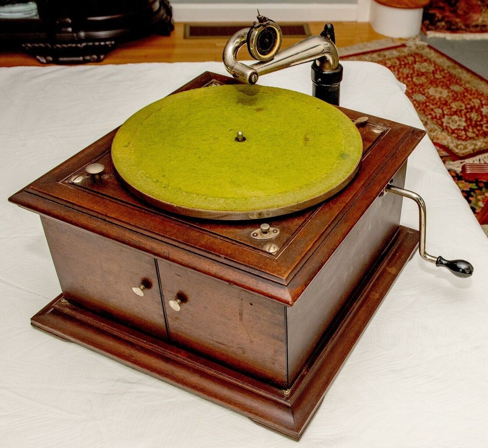 Vintage VICTOR Model VV-VI Talking Machine Tabletop Phonograph