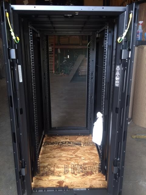 New APC AR3104 Server Rack Enclosure