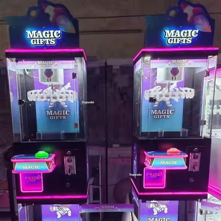 Mini Rotating Spinning 20 Clip Prize Skill Redemption Claw Machine Arcade Combo