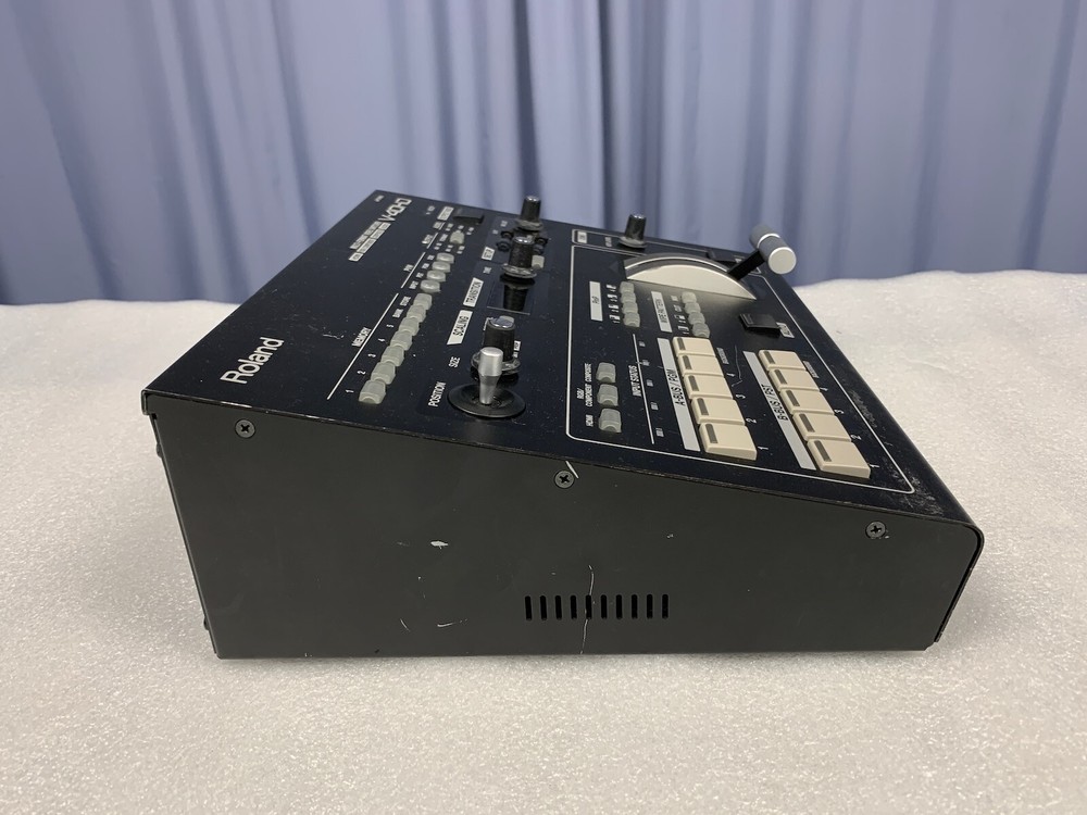 Roland V-40HD Multi-Format Pro AV Video Switcher