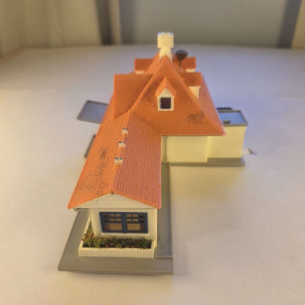 HO Restaurant With Second Story And Dining Wing Built