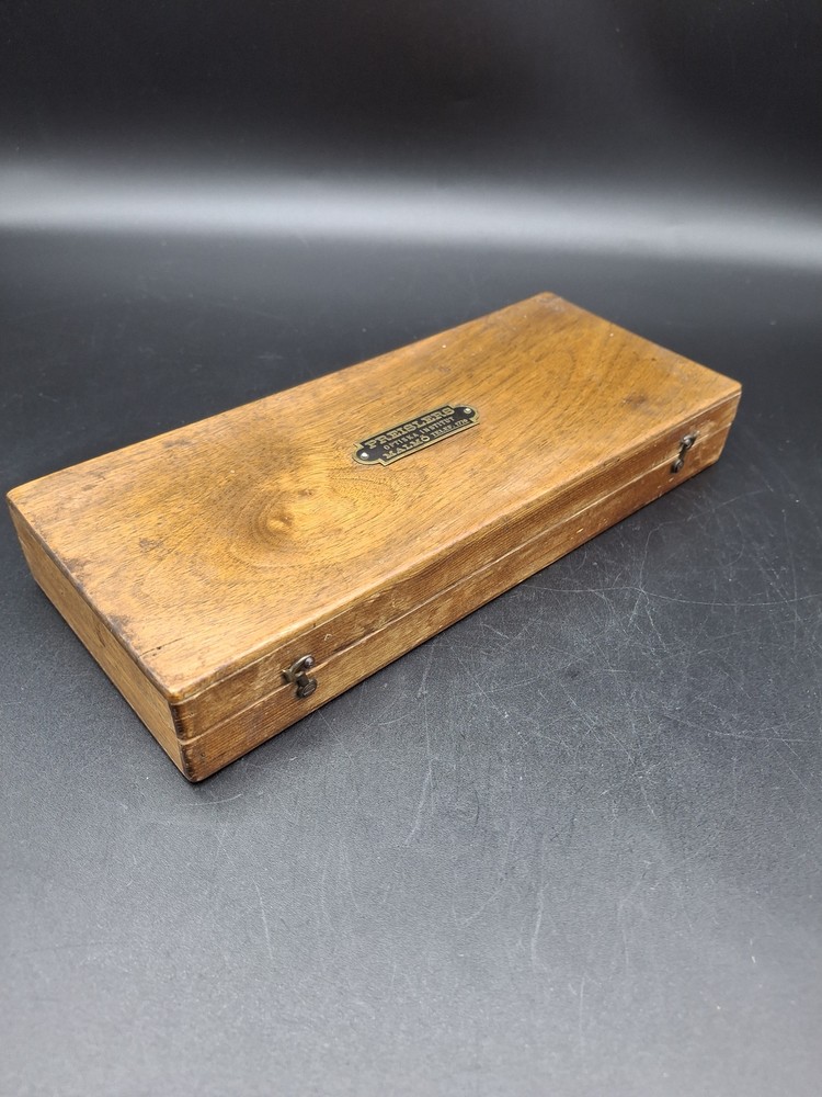 Antique CEREAL SCALE box with weights