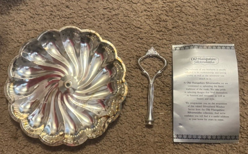 Old Hampshire Silversmiths Silver plated Windsor Server