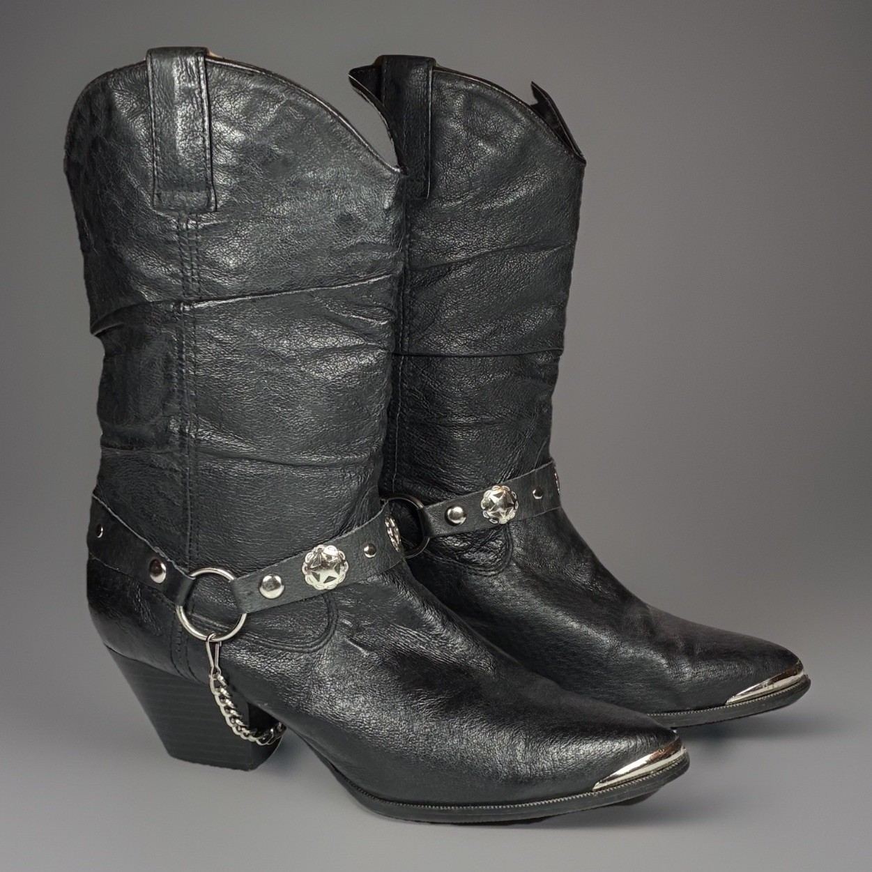 Dingo Wmn 8.5 Olivia DI 522 Pigskin Leather Boot Silver Tone Concho Strap Black