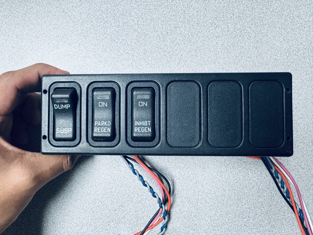International Dash Switch Panel P/N 32237-101