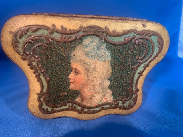 W & R Jacob Dresden Biscuit Tin c. 1896