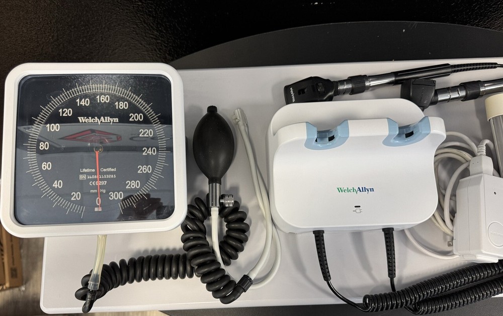 Welch Allyn 777 Wall System With Green Temperature Used