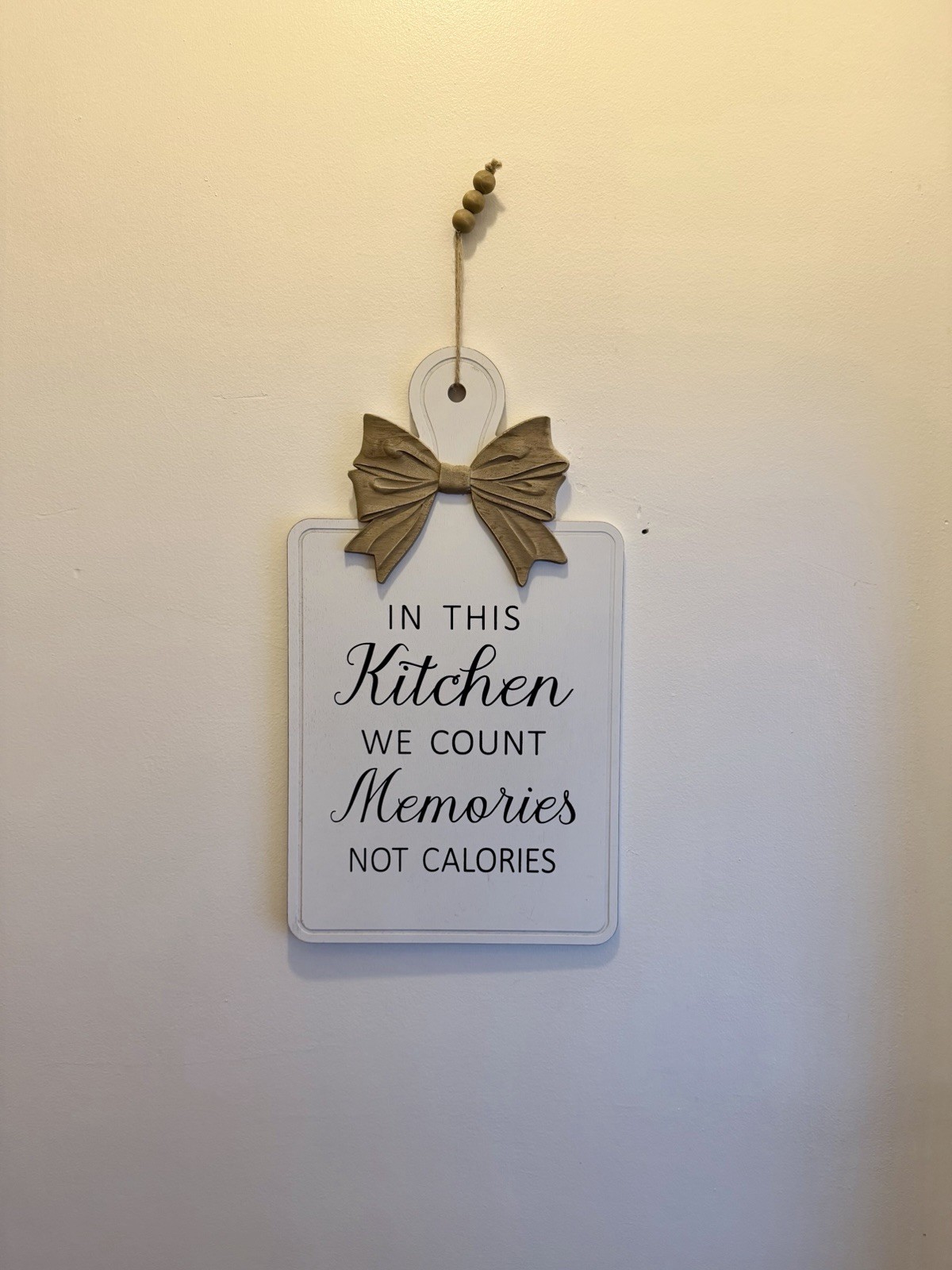 White Wooden Cutting Board W/ Bow Farmhouse-Style Kitchen Wall Decor