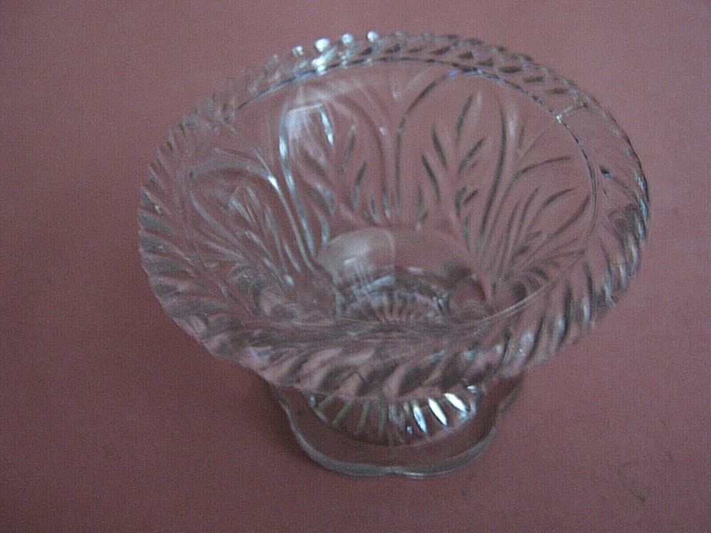 ARCHED LEAF PATTERN GLASS PEDESTAL MASTER OPEN SALT CELLAR, c1870's