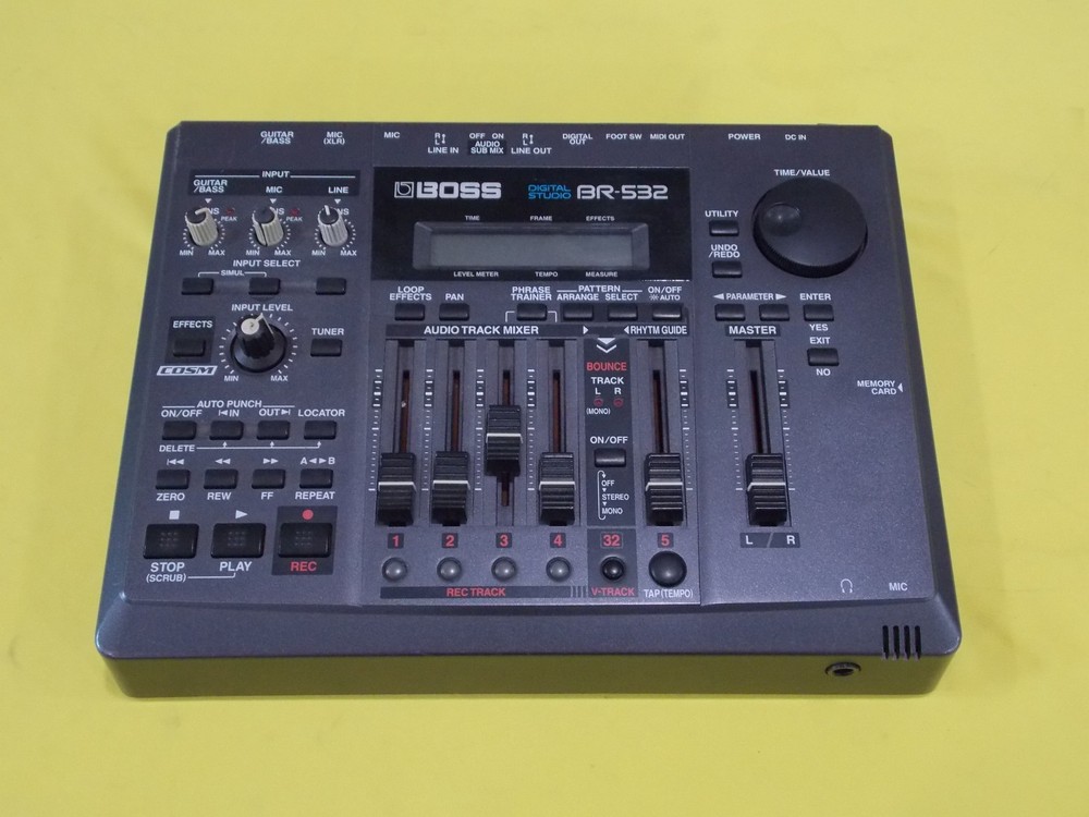 BOSS BR-532 Digital 4 Track studio with Memory card