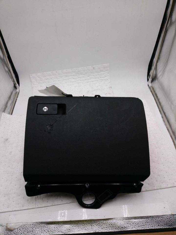 CC VOLKS  2012 Glove Box 631213