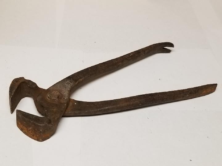 Vintage Heller Bros Nipper Nail Puller