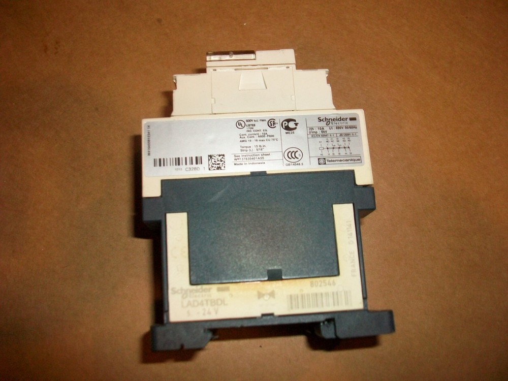 3pc SCHNEINDER Contactor CAD32BD 24vdc Coil
