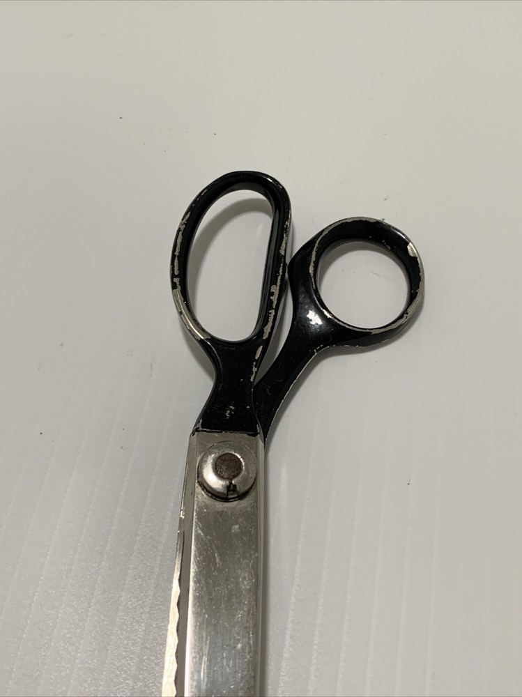 Vintage WISS Pinking Shears CB7 with Black Handles Sharp Zigzag Scissors Used