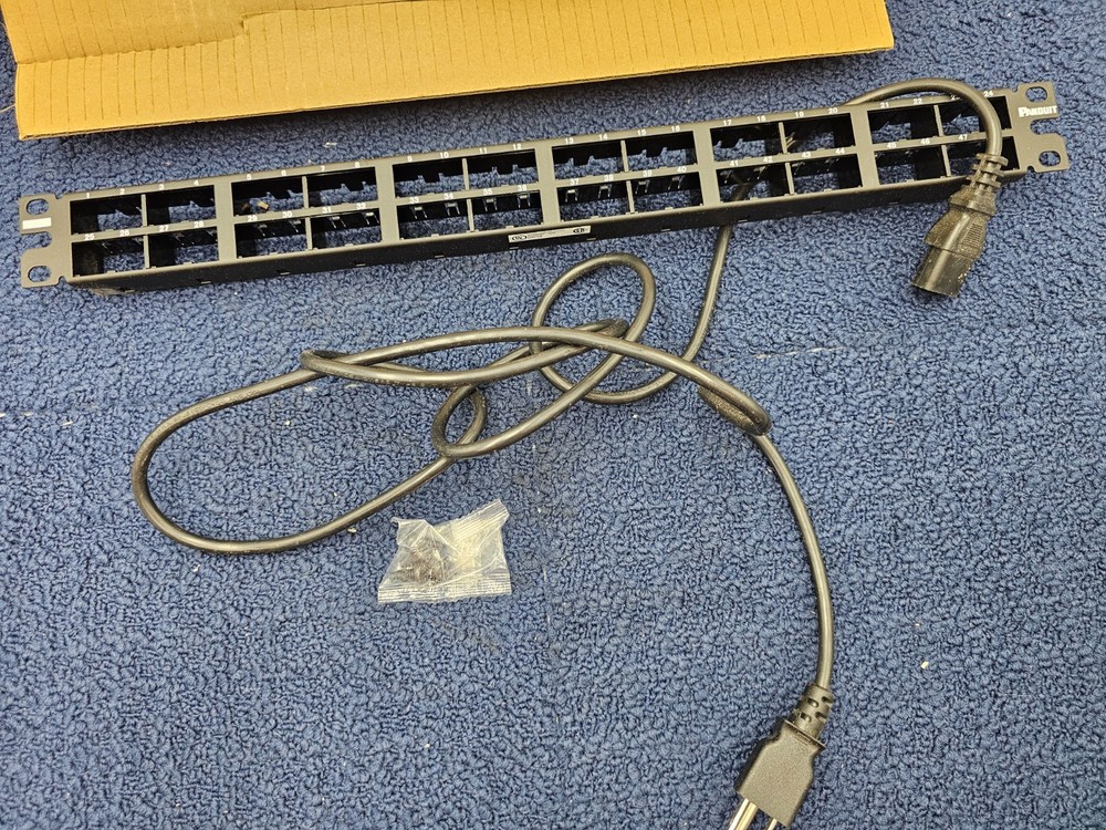 Panduit CPP48HDWBLY Mini-Com® Patch Panel 48 Port 1 RU BL