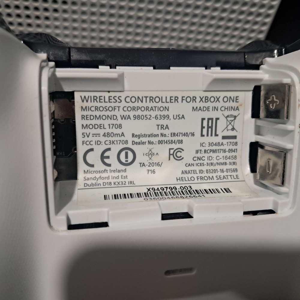 Xbox One S White 1 Console Disc Version & Controller HDR 4K Enhanced Microsoft