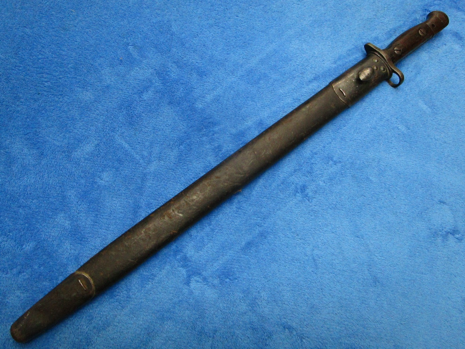 ORIGINAL WW1 CANADIAN M1907 BRITISH SMLE RIFLE BAYONET AND SCABBARD